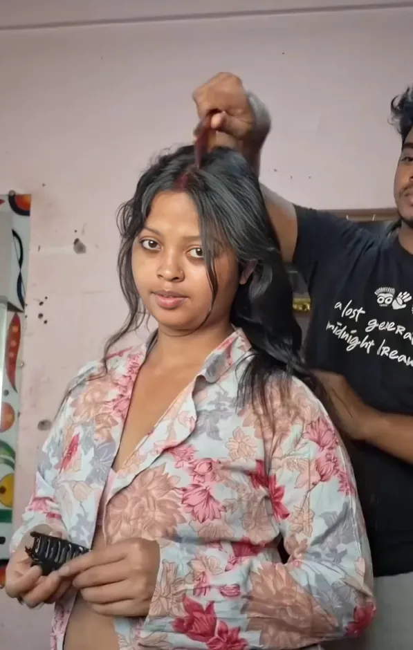 This Horny Desi Wife Gets Her Wet Pussy Fucked Hard on a Live Stripchat Show for Everyone