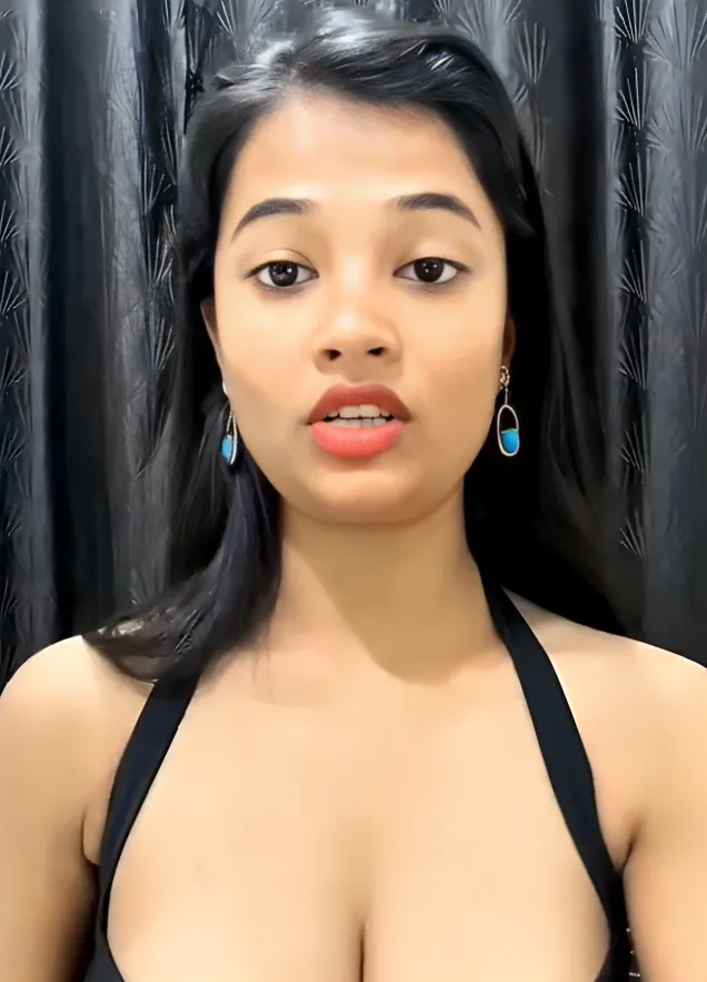 Hot Stripchat Babe Fully Nude Spreading Legs & Rubbing Pussy Live