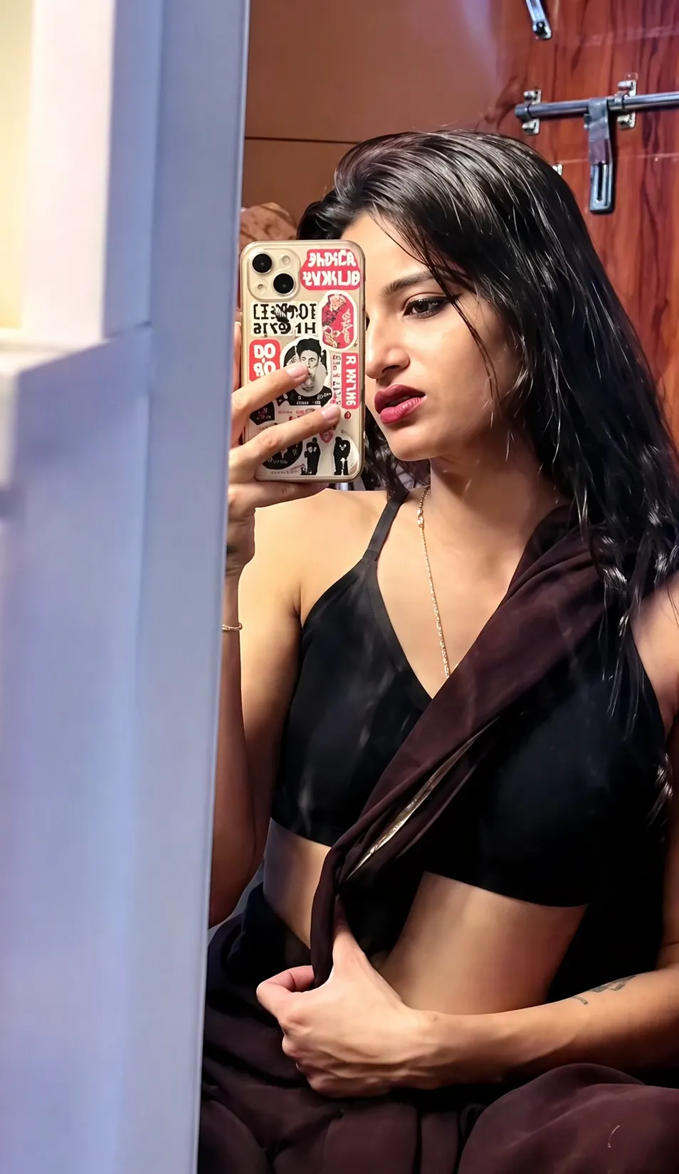 Horny Tango Girl In Black Saree Teasing Fans With Her Tight Sexy Body