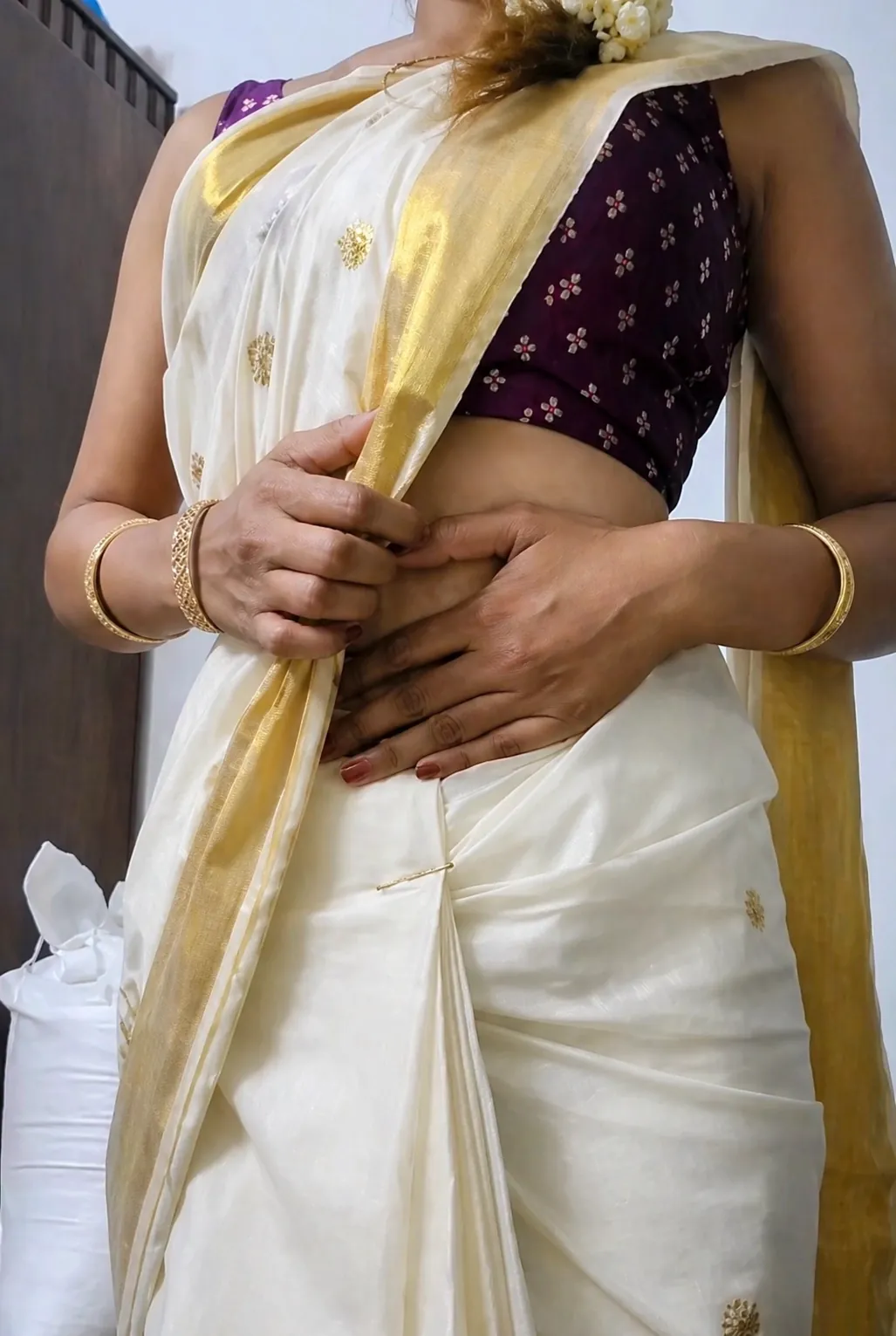 Hot South Indian Babe Gets Fully Nude and Spreads Her Pussy Wide
