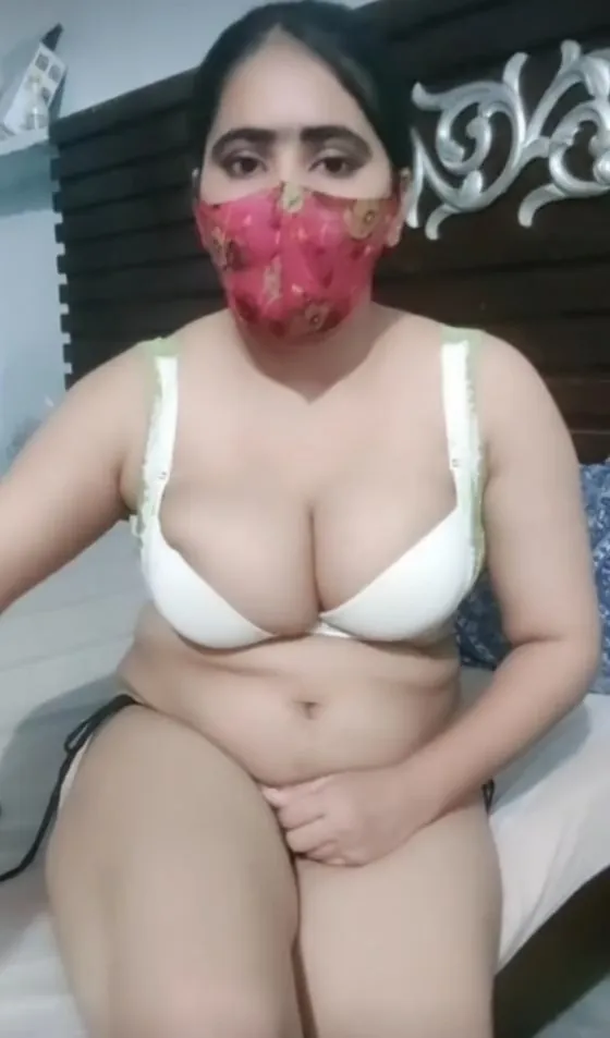 Sweet Girl On Tango Streaming Live Shakes And Presses Her Boobs Spreads Her Pussy Show