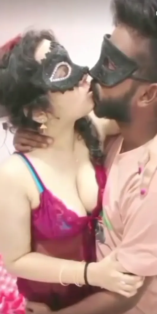 Viral Indian Couple Gets Fully Nude Pressing Boobs And Licking Pussy In 69 Live Fucking