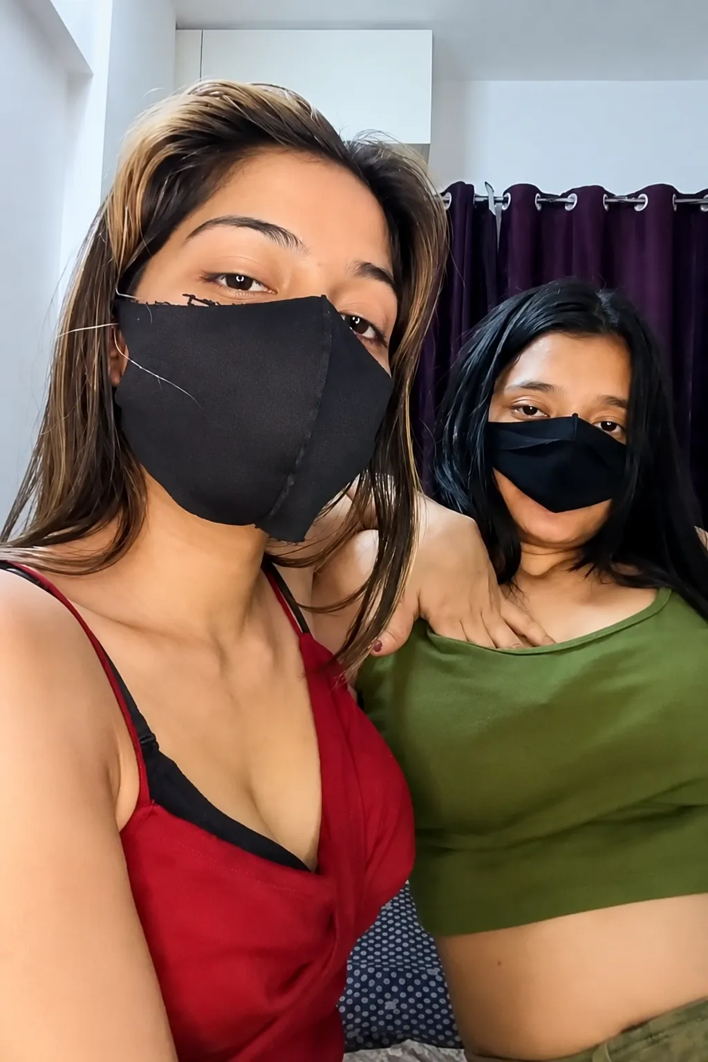 Horny Lesbian Girlfriends Put On A Live Tango Show Kissing And Licking Armpit Showing Boobs