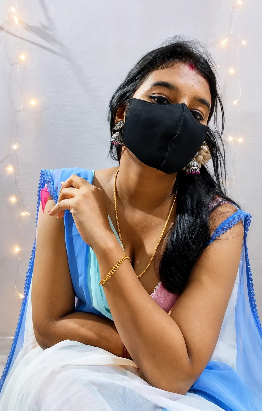 Aleena Kweeen aka Zugerlips Stripping Saree Teasing Nude Body And Rubbing Pussy