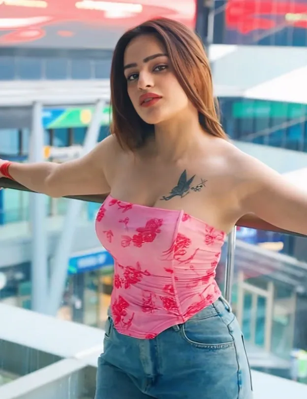 Famous instagram model Ankita Singh Nude Pressing Her Boobs with Seducing Moves in Premium Clip