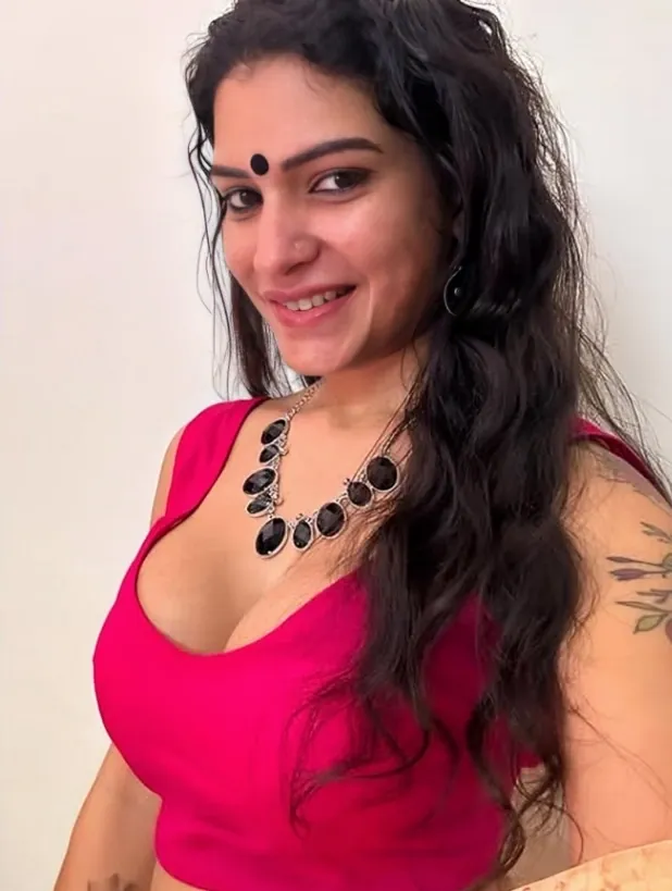 Famous Mallu Model Resmi Nair Rubs Her Pussy and Plays with Dildo in Leaked Video