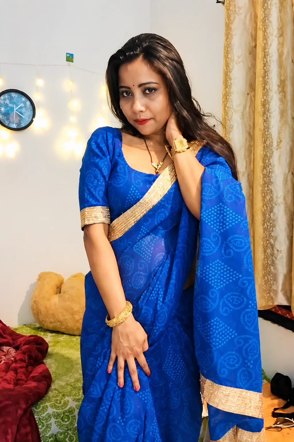Horny Bhabhi Goes Absolutely Wild On Her Live Show Fully Nude With Vibrator And Cucumber Play