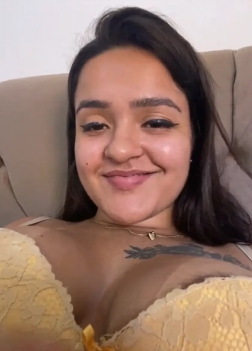 Horny Girl Live Spreads Nude Asshole And Pussy Showing Big Boobs Out