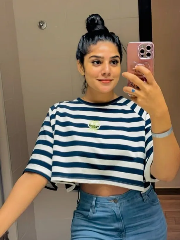 Hot Instagram Model Anushki Premachandra Showing Her Big Boobs And Twerking Her Big Ass Horny Moves
