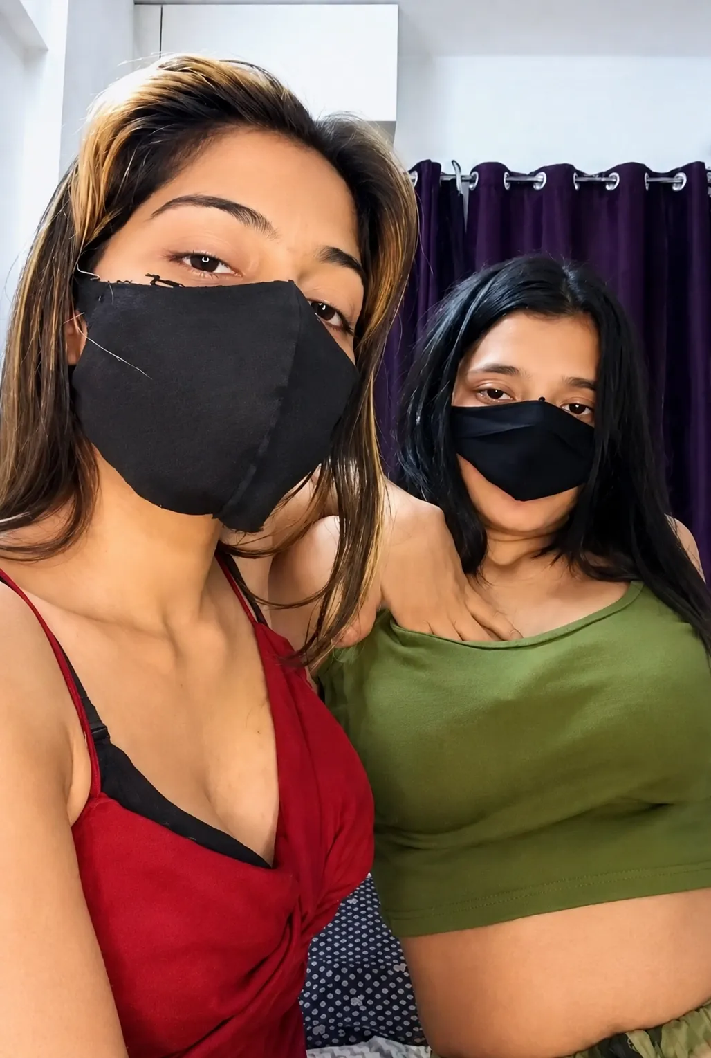 Hot Lesbian Girls Live Show Kissing And Rubbing Boobs