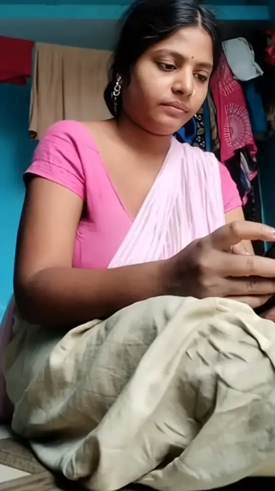 Desi YouTuber Husan Ki Pari Leaked Live Show Exposing Big Boobs and Wet Pussy