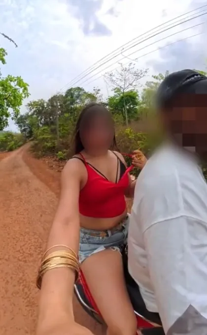Jaslin Couple Riding Scooty In Goa Flashing Boobs