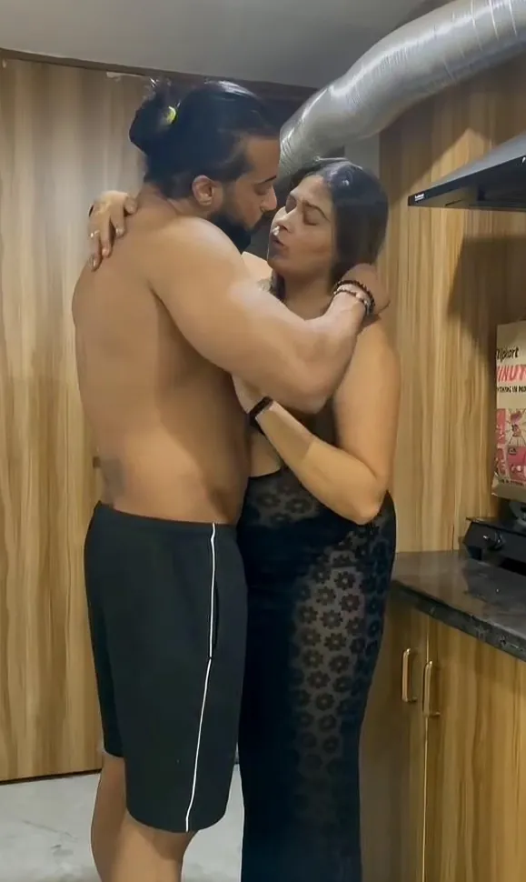 Famous OTT Actress Preeti Puneet Nude Romance And Fucked Hard By Boyfriend In Kitchen