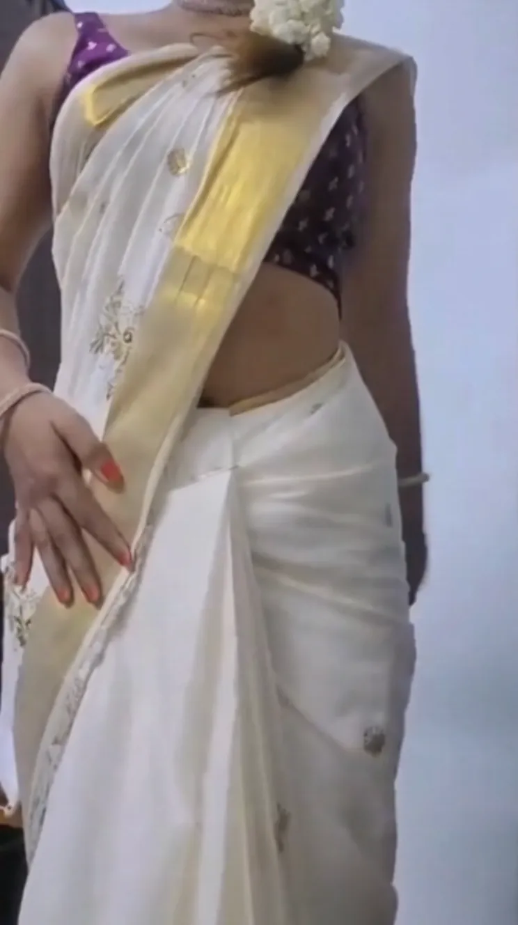 Slim Desi Girl Strips Saree Full Nude Rubs Her Boobs And Spreading Pussy Hole Shows On Cam